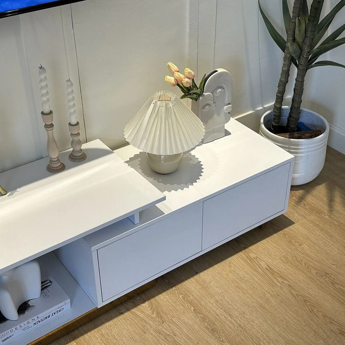 Modern Extendable TV Unit